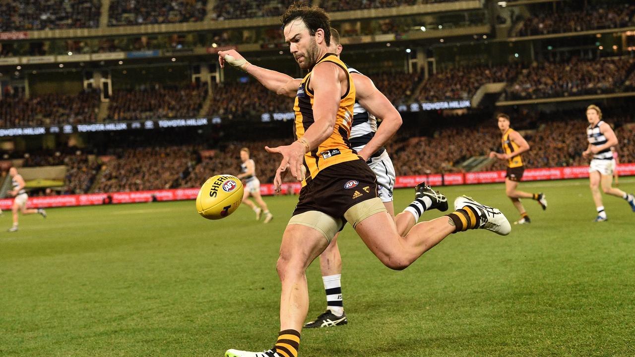 Jordan Lewis kicks against Geelong in a Qualifying Final at the MCG in 2016. Picture: AAP