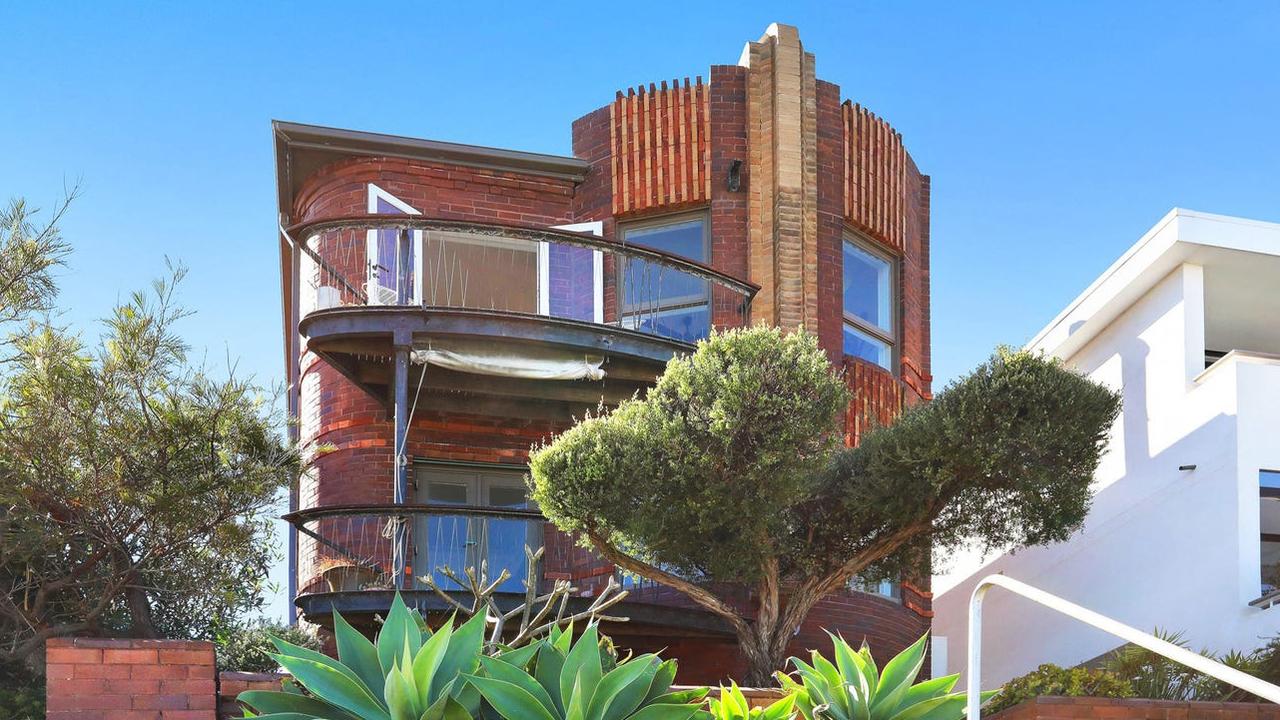 Vicars splashes cash for another Bondi buy