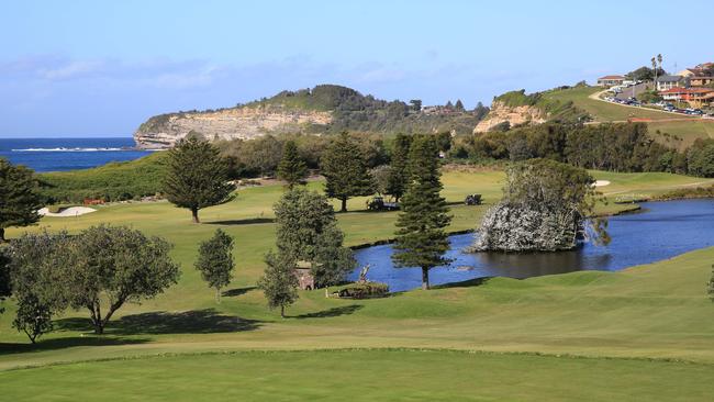 Mona Vale Golf Course has been vandalised by youths, according to the president. (AAP IMAGE/Damian Shaw)