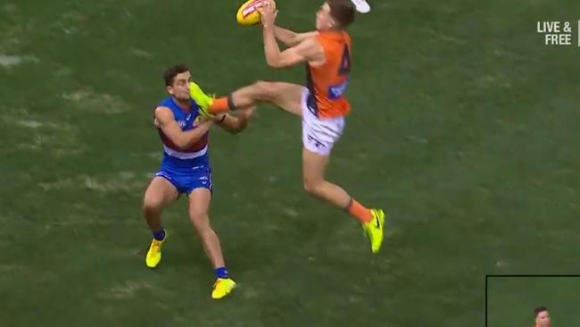 Toby Greene kicks Luke Dahlhaus in the face.