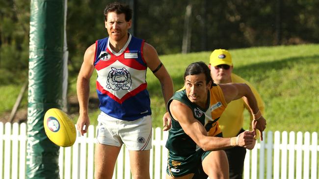 Northcote Park defender Reed Jepson leaves North Heidelberg’s Shane Harvey behind.