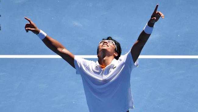 TOPSHOT - South Korea's Hyeon Chung celebrates beating Tennys Sandgren of the US in their men's singles quarter-finals match on day 10 of the Australian Open tennis tournament in Melbourne on January 24, 2018. / AFP PHOTO / SAEED KHAN / -- IMAGE RESTRICTED TO EDITORIAL USE - STRICTLY NO COMMERCIAL USE --