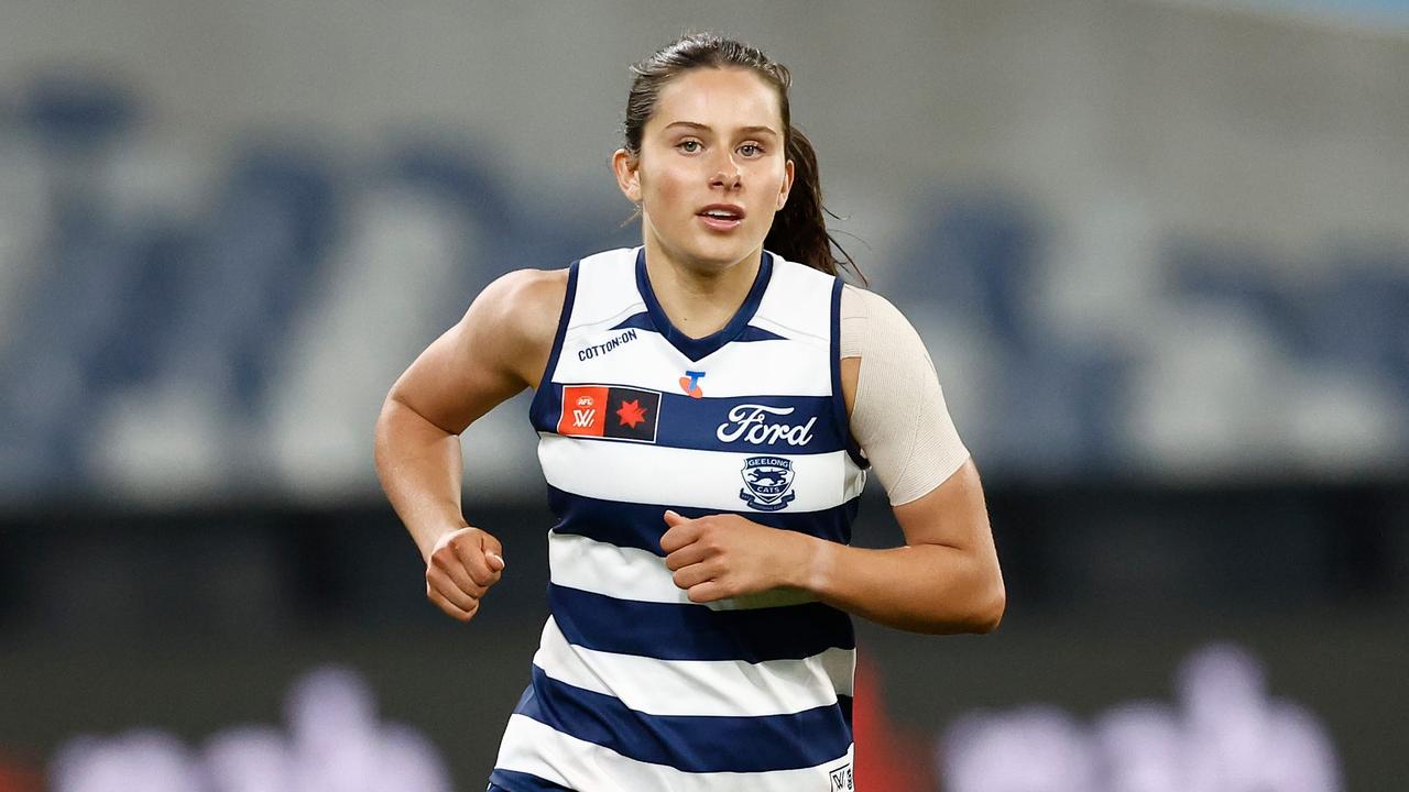 GEELONG, AUSTRALIA - OCTOBER 01: Bryde O'Rourke of the Cats in action during the 2024 AFLW Round 06 match between the Geelong Cats and the Fremantle Dockers at GMHBA Stadium on October 01, 2024 in Geelong, Australia. (Photo by Michael Willson/AFL Photos via Getty Images)