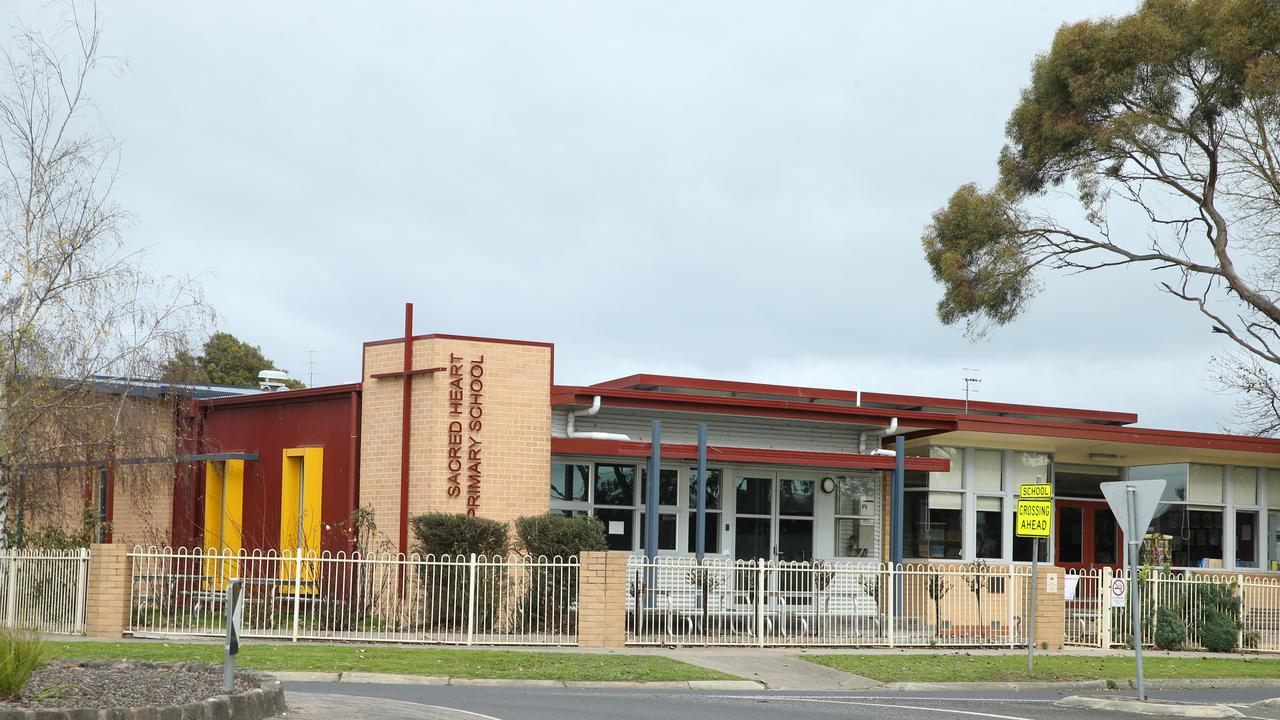 Colac ‘in the dark’ over how to react to sudden outbreak | The Advertiser