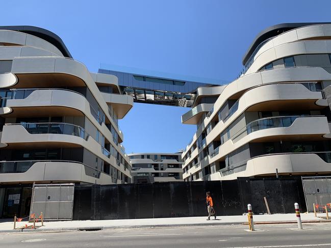 HOLD FOR SUNDAY HERALD SUN.  Melbourne's first skypool is making a splash, seven stories above the ground. The eye-catching water feature bridging the two Hawthorn Park apartment buildings.   Picture: David Caird