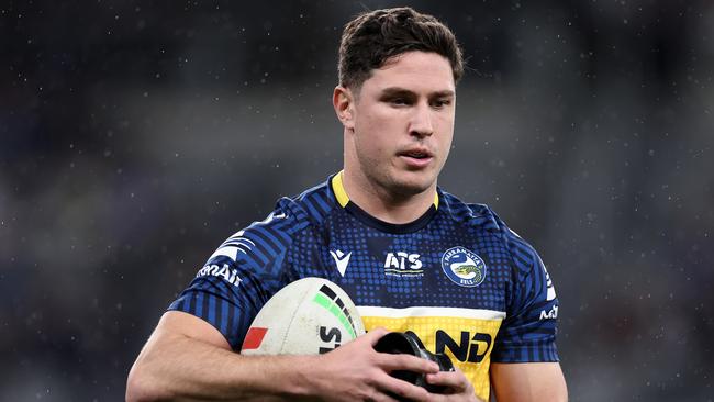 SYDNEY, AUSTRALIA - JULY 04: Mitchell Moses of the Eels warms up during the round 18 NRL match between Parramatta Eels and South Sydney Rabbitohs at CommBank Stadium, on July 04, 2024, in Sydney, Australia. (Photo by Cameron Spencer/Getty Images)