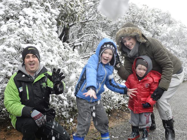 Weather. Snow at Mt William in the Grampians Ashley & Brenda Lynch from Horsham & their sons, Brady & Cooper.