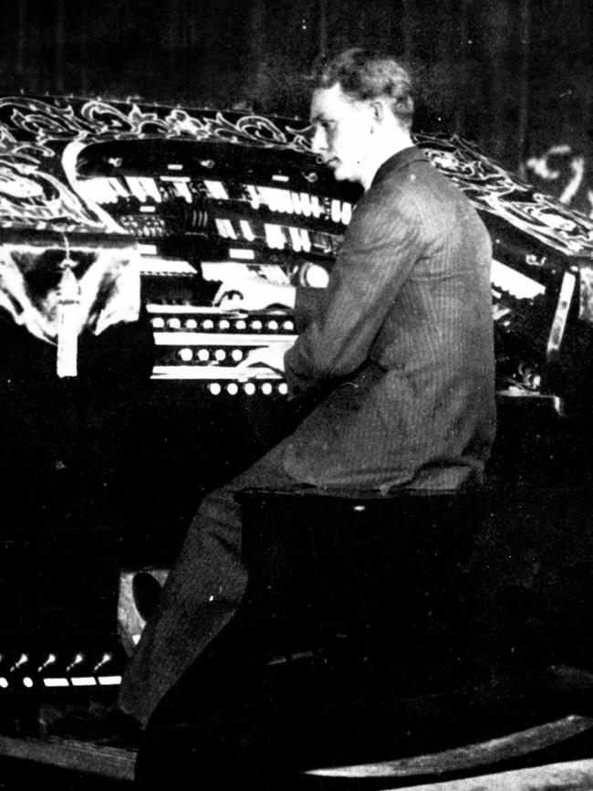 Eddie Horton at the console of Parramatta's Roxy Theatre organ in 1930.