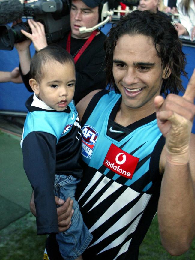 Peter Burgoyne with son Trent after the siren in the 2004 AFL Grand Final.