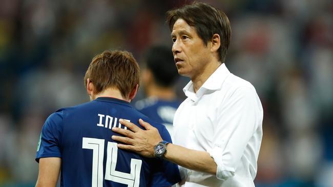Japan's midfielder Takashi Inui is comforted by Japan's coach Akira Nishino (R) / AFP PHOTO / Odd ANDERSEN