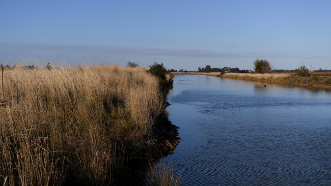 Farmland surrounds the Waranga Western Channel in Rochester, Wednesday, May 3, 2017. (AAP Image/Tracey Nearmy) NO ARCHIVING