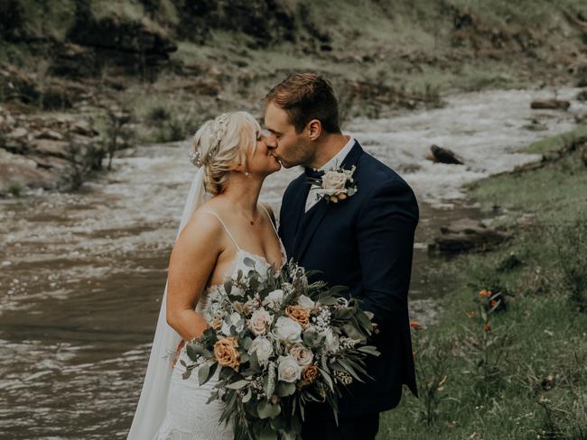 Groom overcomes fear of heights for mountain-top proposal