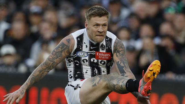 MELBOURNE , AUSTRALIA. May 18, 2024.  AFL round 10Ã  Collingwood vs Adelaide at the MCG .    Jordan De Goey of the Magpies kicks the goal that puts the Pies back infront late in the 4th qtr  . Pic: Michael Klein