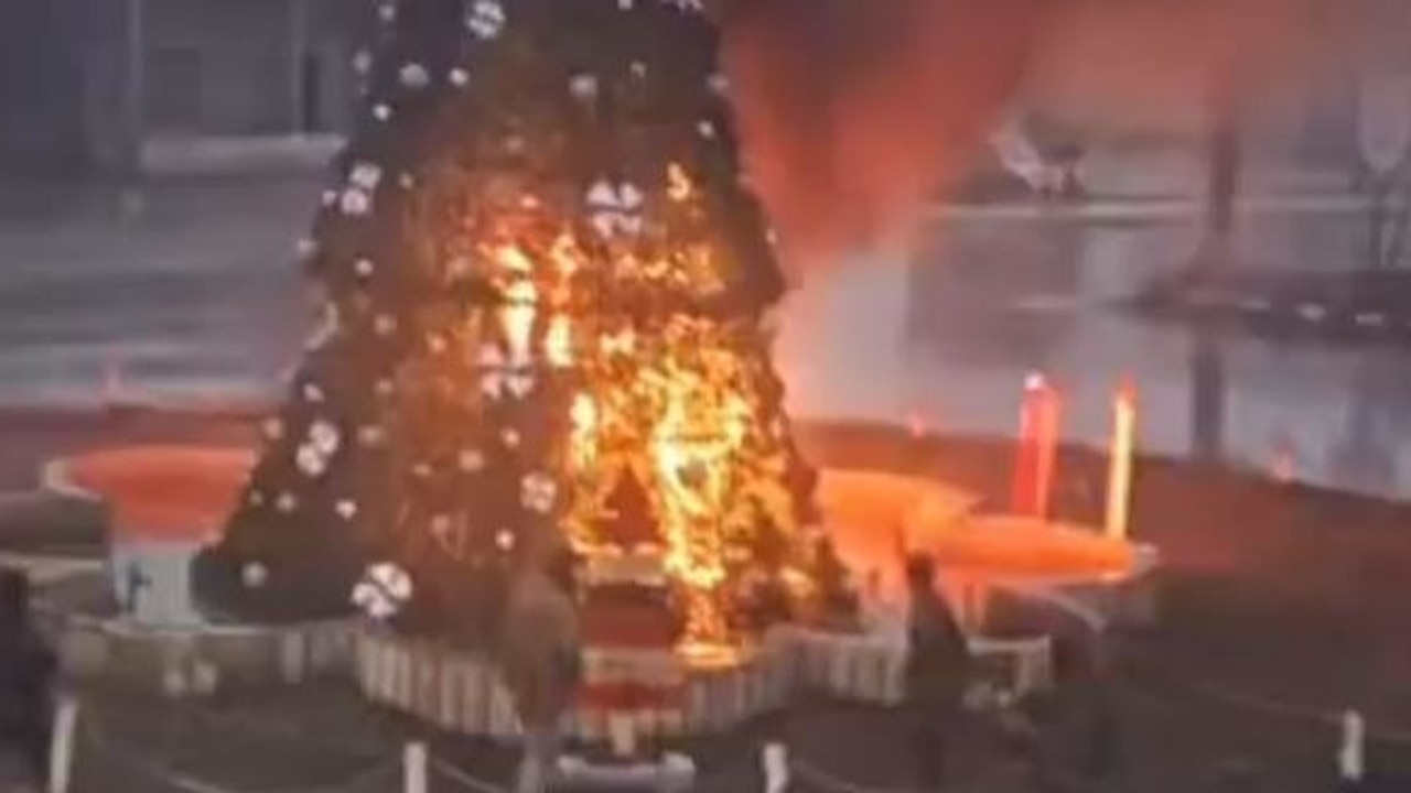 Hundreds protest in Damascus after Christmas tree burned