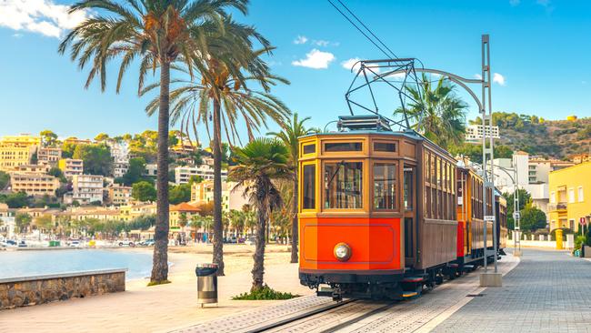 Restaurant booking become less of a problem in shoulder-season, when towns like Sóller return to the locals.