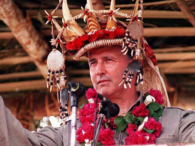 /PM Paul Keating wearing traditional hornbill bird headdress after invested as Paramount Chief of Oro people during ceremony Papua New Guinea (PNG). P/ Tour/1995