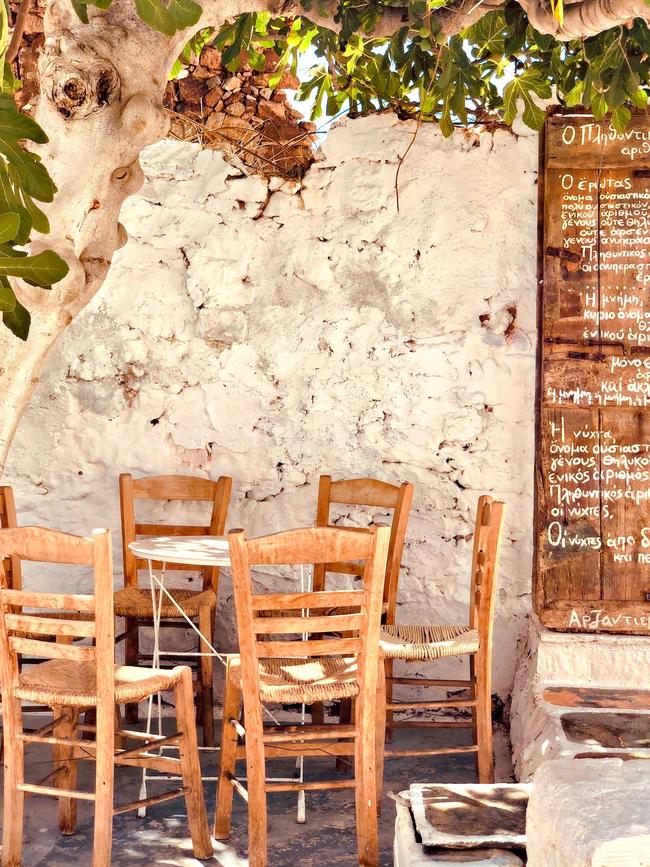 A cafe on Kimolos. Picture: Despina Galani/Unsplash.