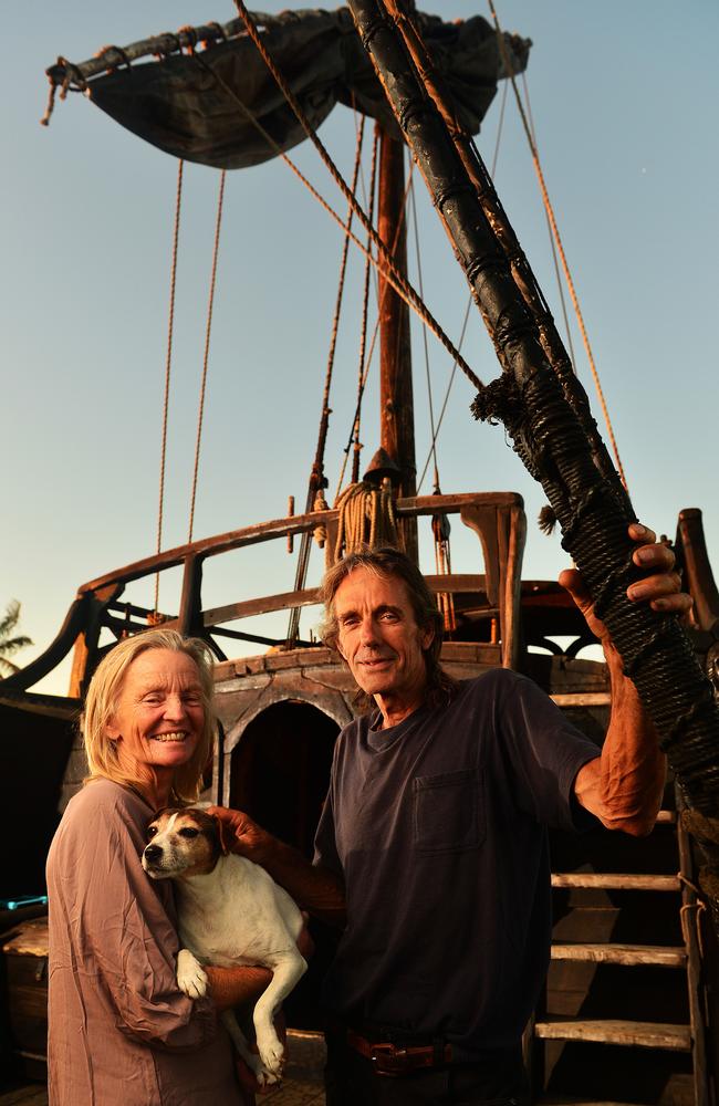 Graeme and Felicite Wylie craft a replica caravel, a 1480s explorer