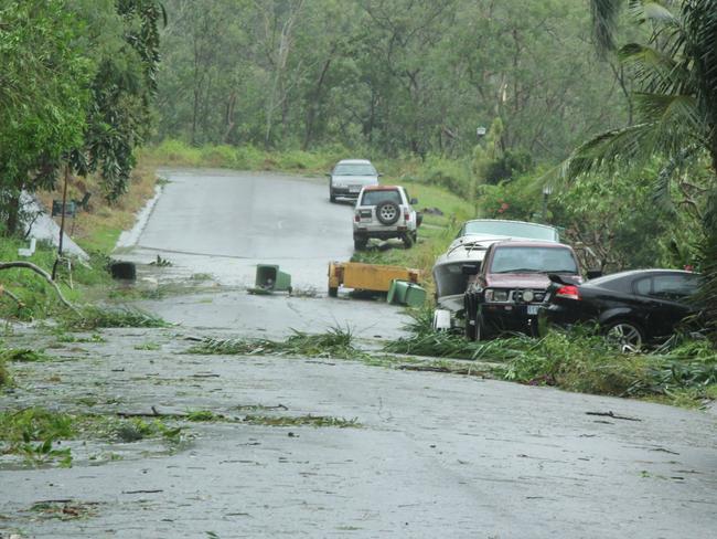 Cyclone Debbie hits the Whitsundays, 1pm Tuesday March 28.