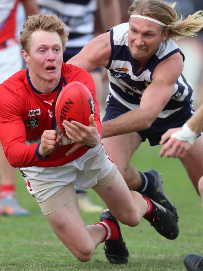 Congupna’s BJ Squire marks in front of Finley’s Zach Brain. Pictures: Yuri Kouzmin