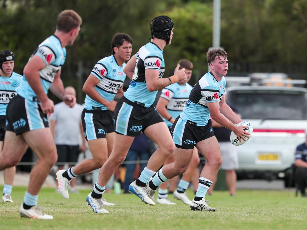 Liam Challenor about to kick with Sharks line ready to chase. Picture: Adam Wrightson Photography