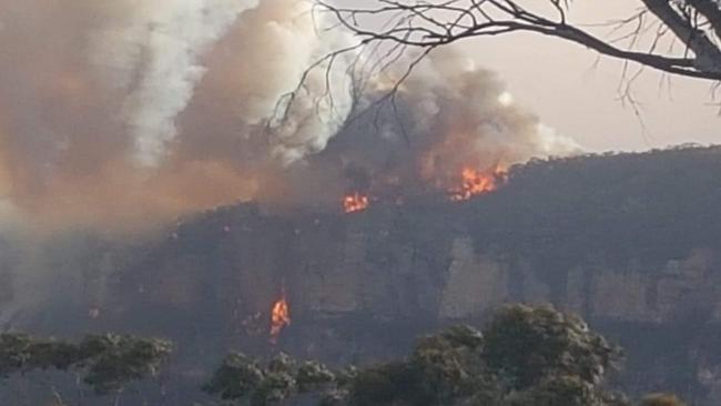 A reader last night captured this picture of the flames from the then 392ha Ruined Castle grass fire. It was taken from Cliff Drive, Katoomba.