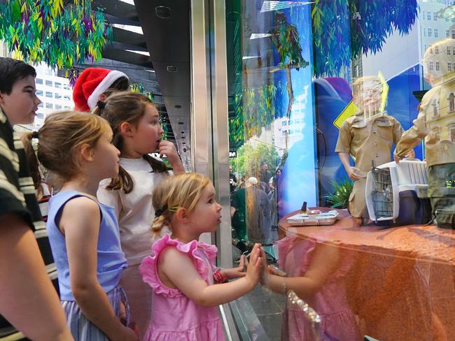 MELBOURNE AUSTRALIA - NewsWire Photos NOVEMBER 17, 2024:Children are seen at the Myer  Christmas windows display.Picture: NewsWire / Luis Enrique Ascui