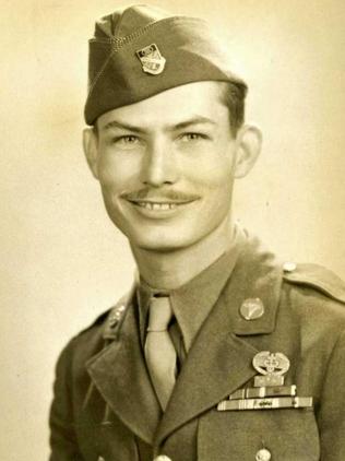 Humble hero Desmond Doss centre of Mel Gibson film Hacksaw Ridge ...