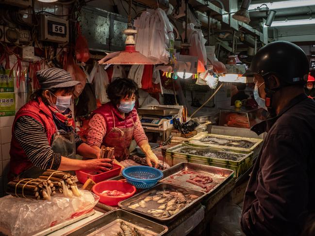 MACAU, CHINA - JANUARY 28: Residents wearing face mask purchase seafood at a wet market on January 28, 2020 in Macau, China. Macau reported with seven cases of Wuhan coronavirus infections as the number of those who have died from the virus in China has climbed over hundred on Tuesday and cases have been reported in other countries including the United States,Thailand, Japan, Taiwan, and South Korea. (Photo by Anthony Kwan/Getty Images)