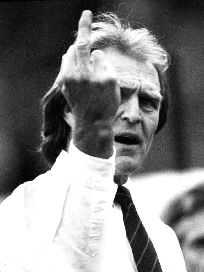 Graham Cornes points out the winning margin to Hawks fans at Hawthorn v Adelaide Crows, Waverley Park, 1992.