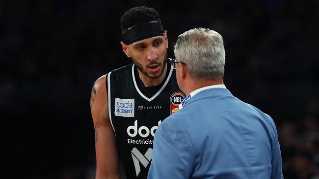 Melbourne United coach Dean Vickerman talks with Josh Boone. Pic: Getty Images