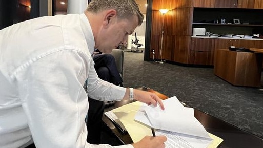 New State Development, Infrastructure and Planning Minister Jarrod Bleijie signs a letter to Queenslanders confirming the cancellation of Pioneer-Burdekin Pumped Hydro. Picture: Facebook