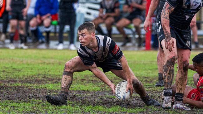 Hooker Ryan Bolwell fires a pass from dummy-half. Picture: Thomas Lisson