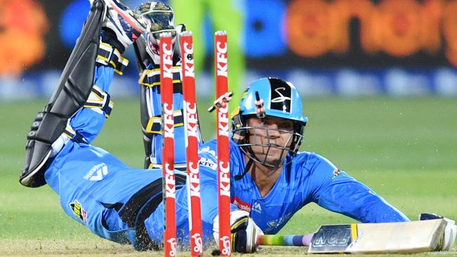 Alex Carey’s run out sparked a collapse that sent the Strikers crashing.