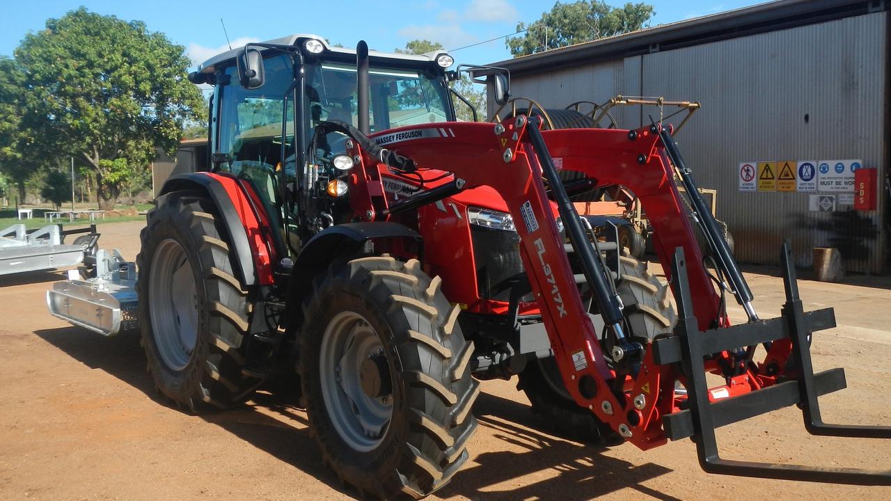 Man on the run from Lotus Glen last seen driving red tractor