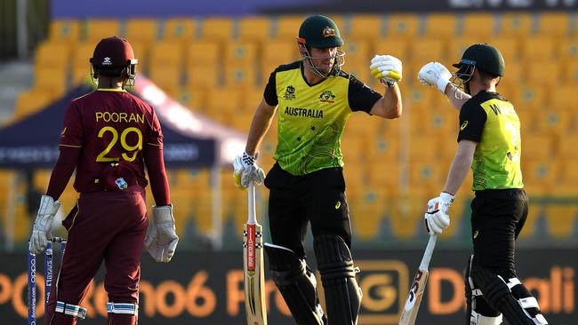 The West Indies struggled to break Marsh’s partnership with David Warner (R) on Saturday night (AEDT). (Photo by INDRANIL MUKHERJEE / AFP)