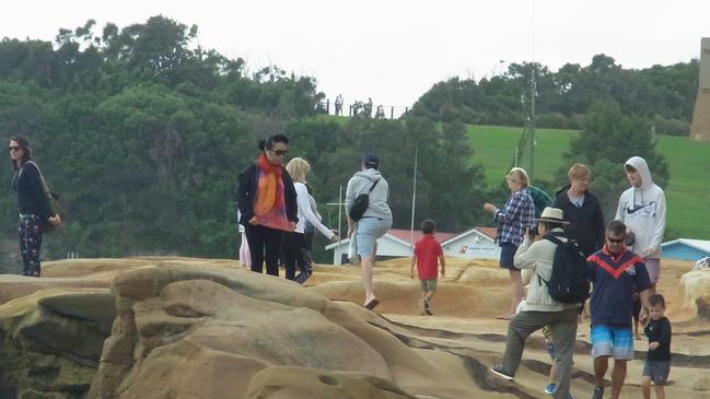 Terrigal Boardwalk: Large numbers of people on Terrigal headland.