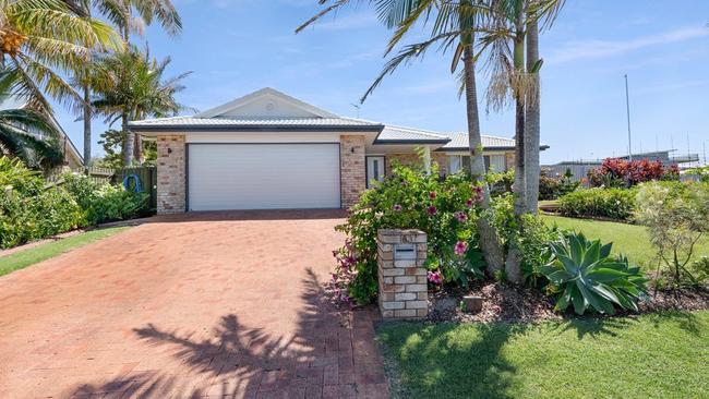 163 Barolin Esplanade, Coral Cove, sold for $870,000