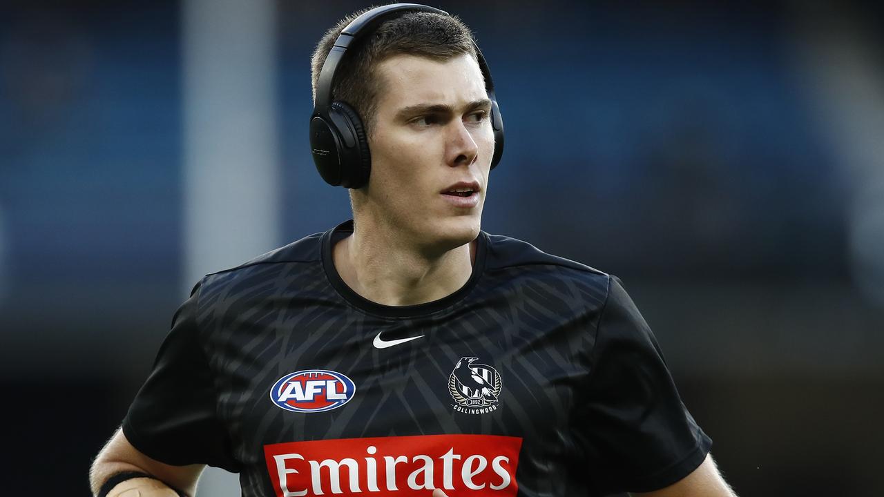 Mason Cox of the Magpies warms up ahead of the Round 2 AFL match between the Carlton Blues and Collingwood Magpies at the MCG in Melbourne, Thursday, March 25, 2021. (AAP Image/Daniel Pockett) NO ARCHIVING, EDITORIAL USE ONLY