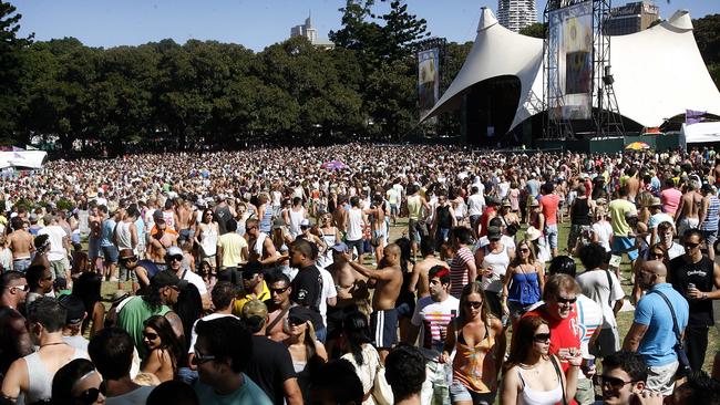  Crowd at the Field Day Music Festival in The Domain, Sydney. 