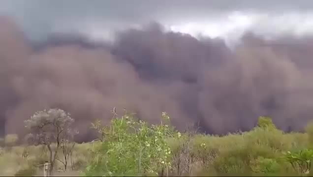 Huge dust storm rolls through Central Australia