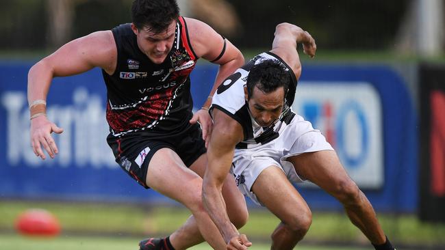 Eddie Betts of Palmerston Magpies competes for the ball against Tiwi Bombers Picture: Felicity Elliott / AFLNT Media