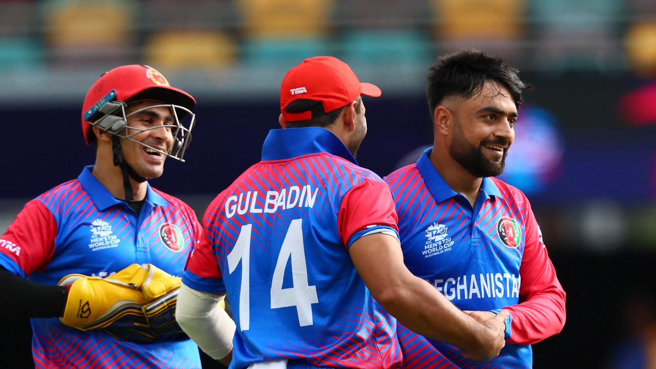 Afghanistan's Rashid Khan (R) celebrates the wicket of Sri Lanka's Kusal Mendis. (Photo by Patrick HAMILTON / AFP)