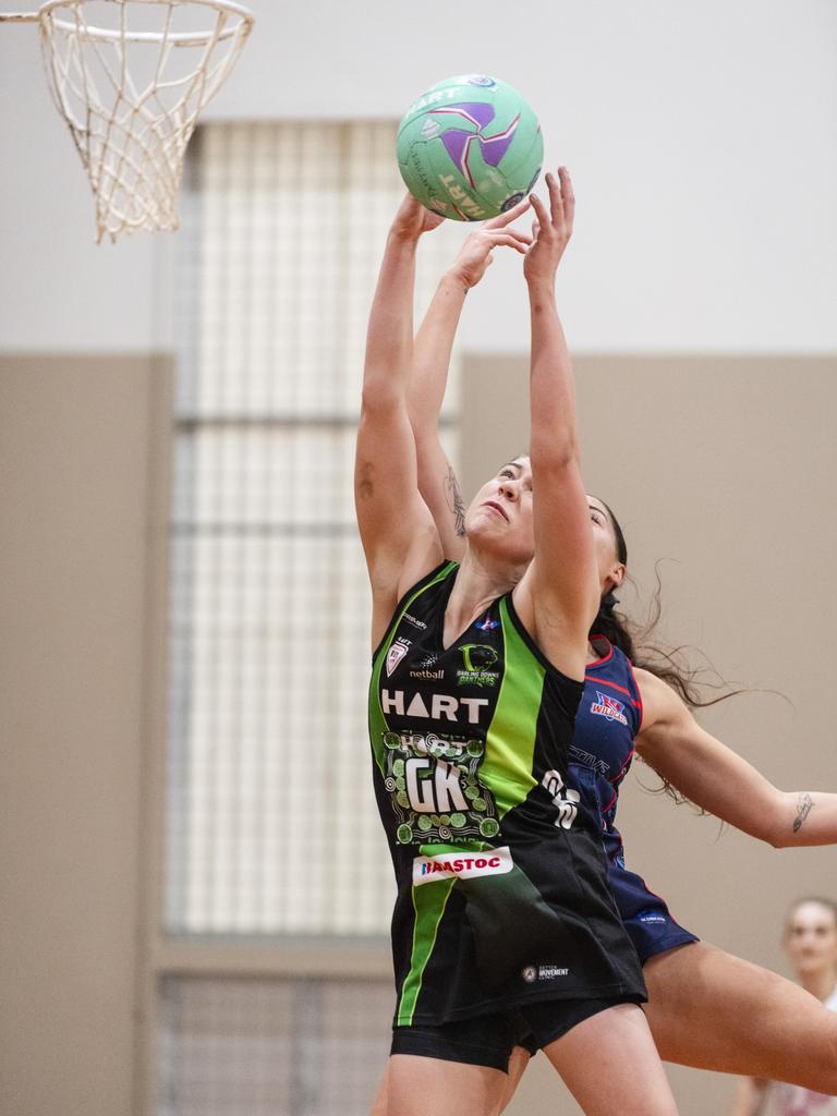 Jess Cerezo grabs a rebound. Picture: Kevin Farmer