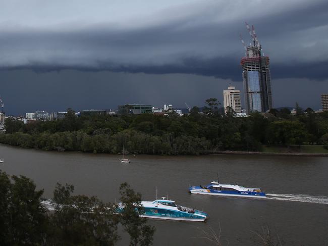 BCM. 29/09/15.  A storm front carrying heavy rain, hail and strong winds gathers ominously to the west of Brisbane City. Photography David Kelly