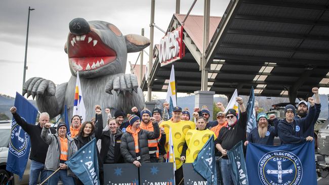 Saputo dairy workers and AMWU, CFMEU, CEPU, Unions Tasmania, SDA, HACSU at Coles New Town. Picture: Chris Kidd