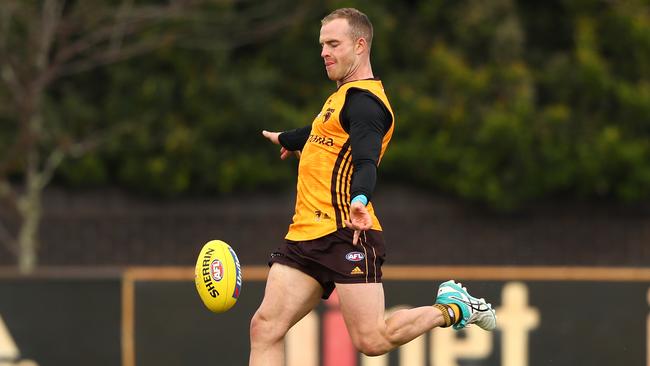 Tom Mitchell’s 32 disposals in Round 5 didn’t translate into a big KFC SuperCoach score.. Picture: Mike Owen/Getty Images