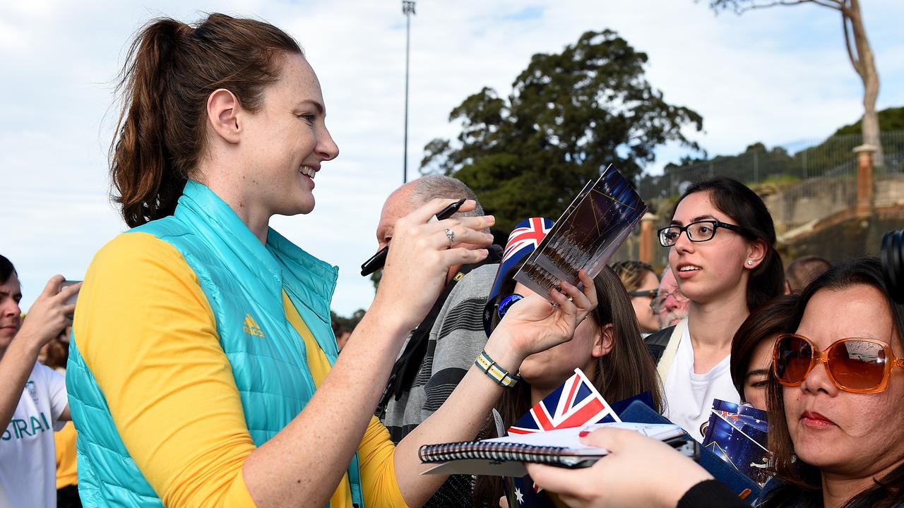 Cate Campbell talks to fans in 2016. Picture: AAP Image/Dan Himbrechts