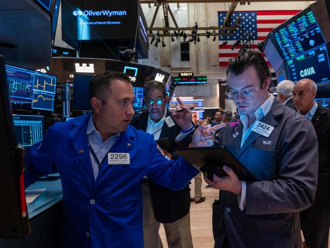 NEW YORK, NEW YORK - JULY 11: Traders work on the floor of the New York Stock Exchange (NYSE) on July 11, 2024 in New York City. Stocks were up Thursday morning following a report by the Bureau of Labor Statistics showing that inflation eased more than expected in June.   Spencer Platt/Getty Images/AFP (Photo by SPENCER PLATT / GETTY IMAGES NORTH AMERICA / Getty Images via AFP)