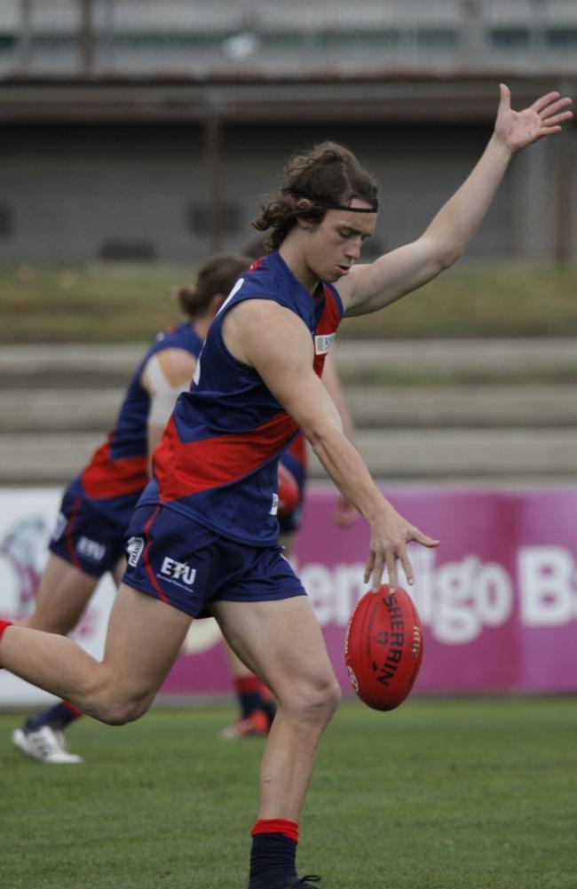 Coburg on-baller Marcus Lentini gets a kick away. Picture: Jordan Zmood.